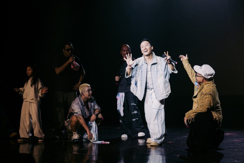 Gallery - Đinh Tiến Đạt ra mắt MV “Chia tay rồi mới biết”, mời dàn “anh tài” khuấy đảo fancon | Moli Star - image 4