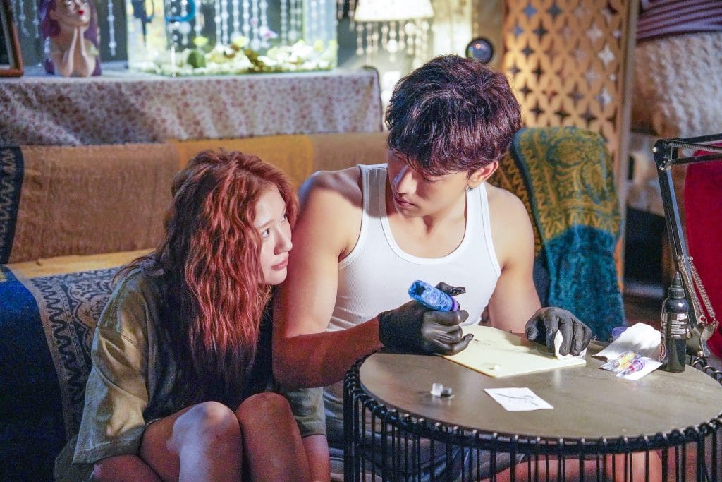 Gallery - Quốc Trường vào vai bác sĩ bí ẩn, Uyển Ân hào hứng khi đóng thân mật với Thuận Nguyễn trong “Chị ngã em nâng” | Moli Star - image 2