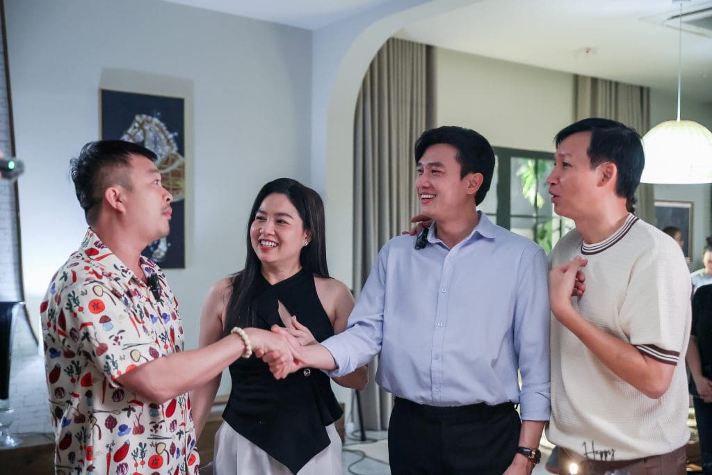Gallery - Quốc Trường vào vai bác sĩ bí ẩn, Uyển Ân hào hứng khi đóng thân mật với Thuận Nguyễn trong “Chị ngã em nâng” | Moli Star - image 4