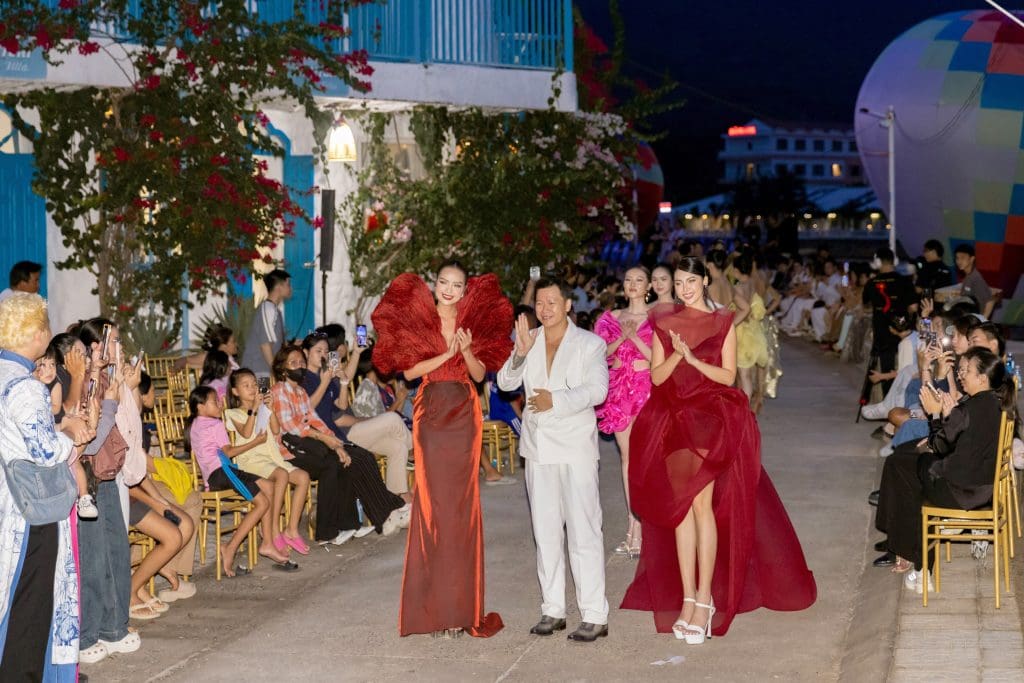 Gallery - Ngọc Châu diễn vedette, Thu Uyên mở màn BST mới của NTK Hoàng Minh Hà tại Miss Ocean Fashion Show 2025 | Moli Star - image 1