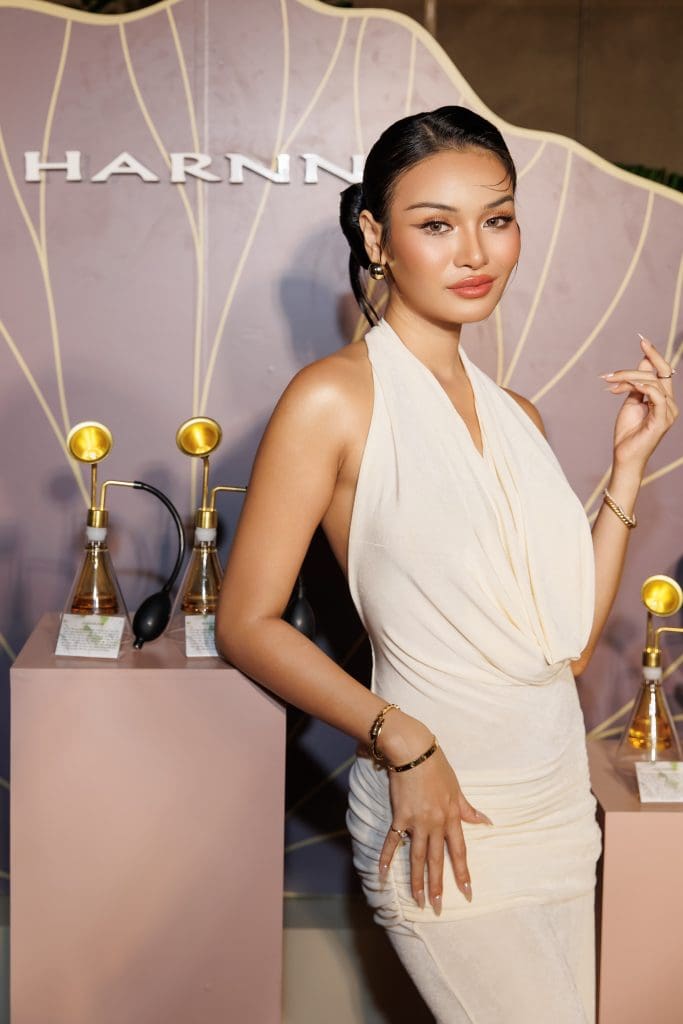 Gallery - Á hậu Miss Cosmo 2024 – Mook Karnruethai Tassabut tự hào giới thiệu dòng mỹ phẩm mới với vai trò Giám đốc Sáng tạo | Moli Star - image 2