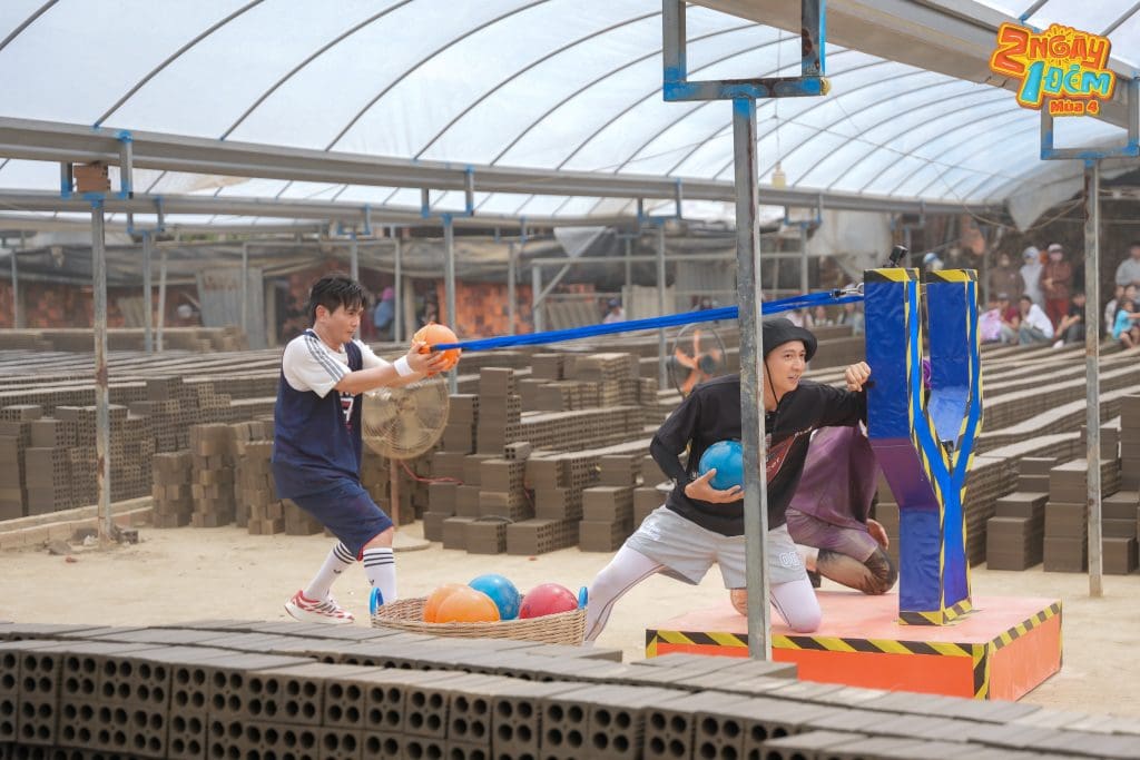 Gallery - “2 ngày 1 đêm” tập 82: Lê Dương Bảo Lâm gặp chấn thương, Trường Giang “nổi đóa” vì HIEUTHUHAI bị vua trò chơi “tấn công” | Moli Star - image 1