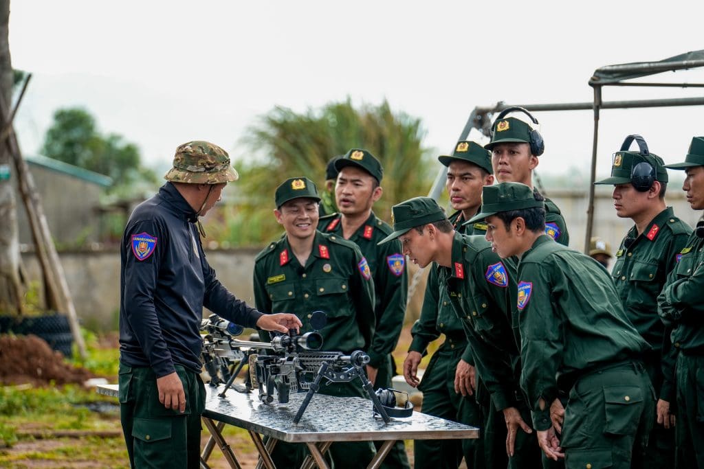 Gallery - “Chiến sĩ quả cảm” tập 10: Binz thích thú khi gặp gỡ những “đồng đội 4 chân”, MONO – Hưng Nguyễn nghẹn ngào trong ngày chia tay | Moli Star - image 3
