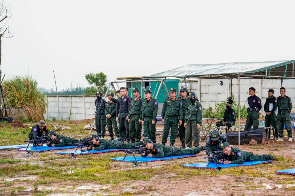 Gallery - “Chiến sĩ quả cảm” tập 10: Binz thích thú khi gặp gỡ những “đồng đội 4 chân”, MONO – Hưng Nguyễn nghẹn ngào trong ngày chia tay | Moli Star - image 4