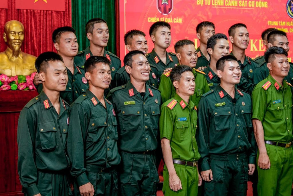 Gallery - “Chiến sĩ quả cảm” tập 10: Binz thích thú khi gặp gỡ những “đồng đội 4 chân”, MONO – Hưng Nguyễn nghẹn ngào trong ngày chia tay | Moli Star - image 5
