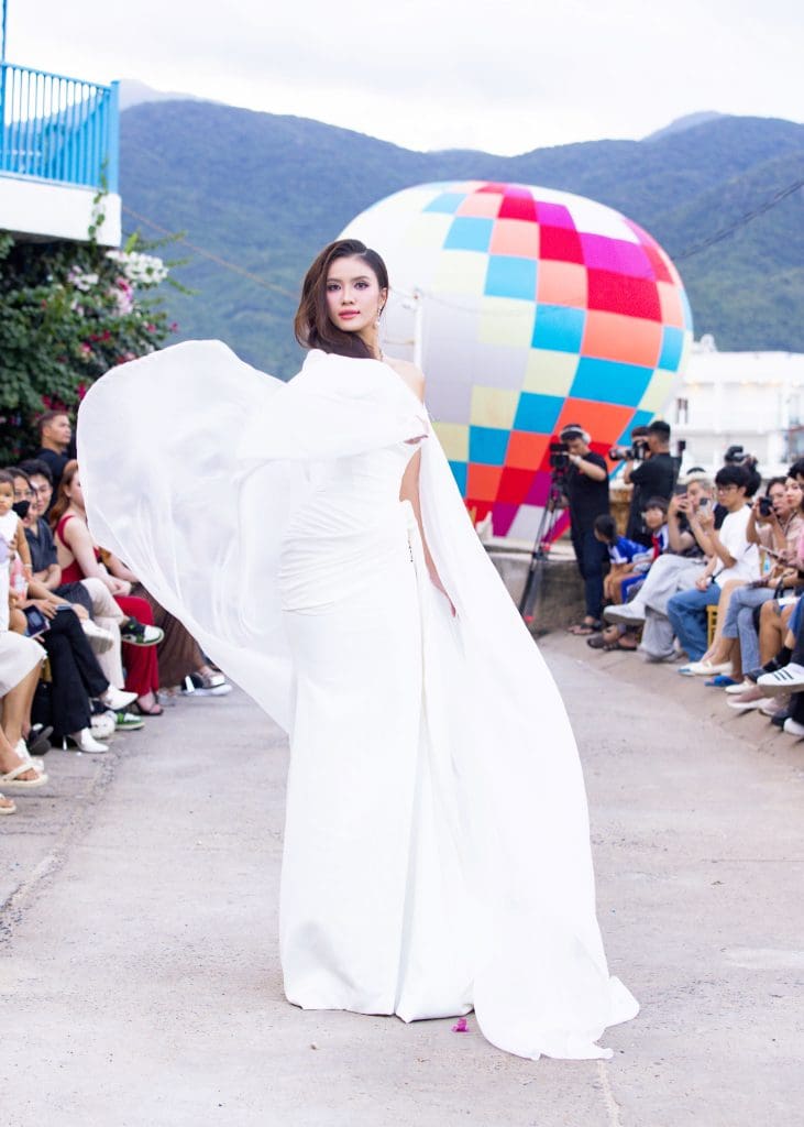 Gallery - Ngọc Châu diễn vedette, Thu Uyên mở màn BST mới của NTK Hoàng Minh Hà tại Miss Ocean Fashion Show 2025 | Moli Star - image 6
