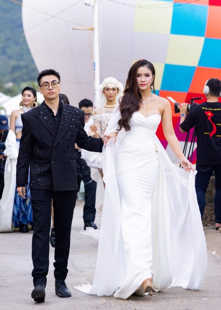 Gallery - Ngọc Châu diễn vedette, Thu Uyên mở màn BST mới của NTK Hoàng Minh Hà tại Miss Ocean Fashion Show 2025 | Moli Star - image 7