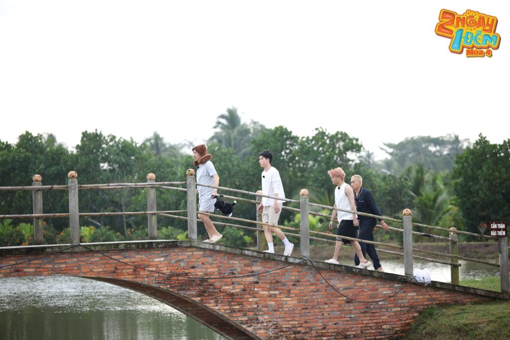Gallery - “2 ngày 1 đêm” tập 82: Lê Dương Bảo Lâm gặp chấn thương, Trường Giang “nổi đóa” vì HIEUTHUHAI bị vua trò chơi “tấn công” | Moli Star - image 3