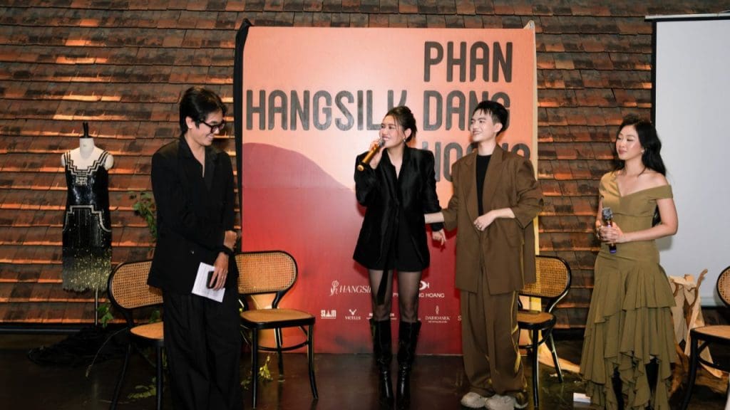 Gallery - Từ người vẽ tranh truyền thần, Phan Đăng Hoàng 2 năm liên tiếp tạo dấu ấn tại Milano Fashion Week | Moli Star - image 2
