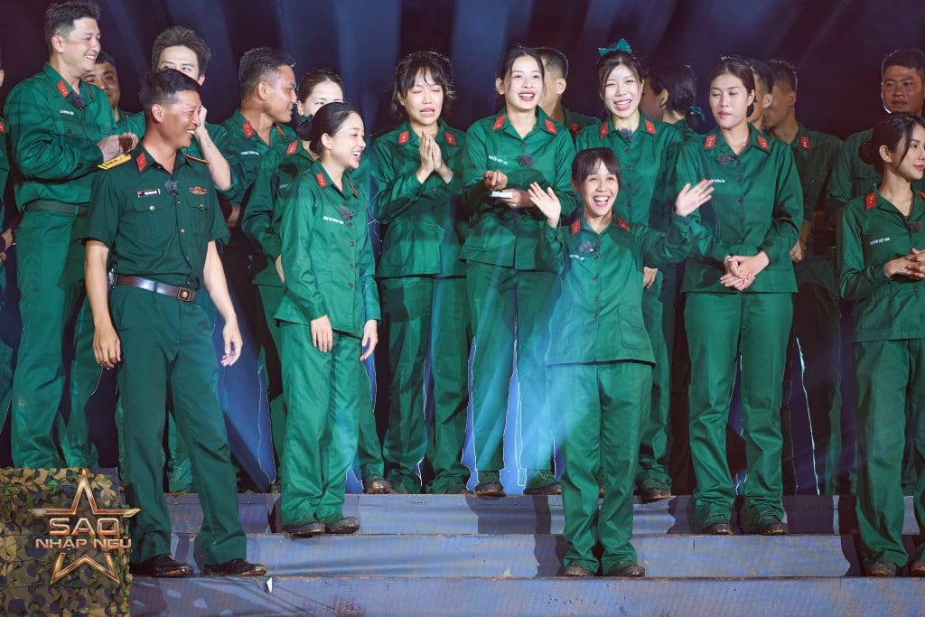 Gallery - “Sao nhập ngũ 2025” tập 9: Chi Pu lúng túng trong phần bắn súng, Mũi Trưởng Long chúc mừng sinh nhật Hậu Hoàng  | Moli Star - image 2