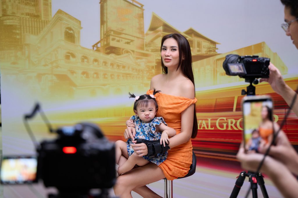 Gallery - Hoa hậu Phương Linh bị Võ Hoàng Yến nhận xét có nguy cơ “out top”, đứng vỗ tay cho thí sinh khác tại Miss Cosmo 2025 | Moli Star - image 5