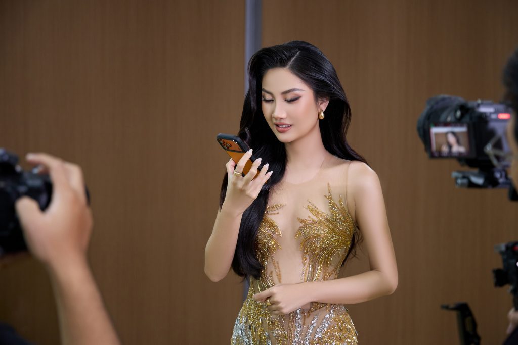Gallery - Hoa hậu Phương Linh bị Võ Hoàng Yến nhận xét có nguy cơ “out top”, đứng vỗ tay cho thí sinh khác tại Miss Cosmo 2025 | Moli Star - image 6