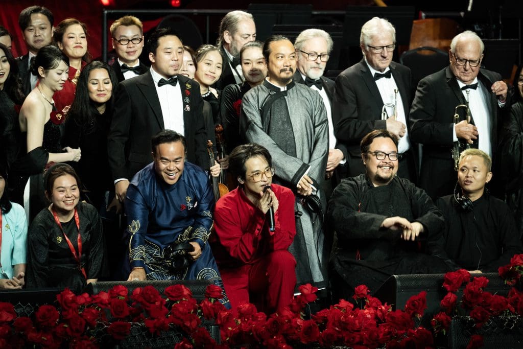 Gallery - Hà Anh Tuấn thăng hoa với “Sketch a rose” tại Mái vòm Oscar, hứa hẹn trở lại Đà Lạt sau 4 năm | Moli Star - image 6