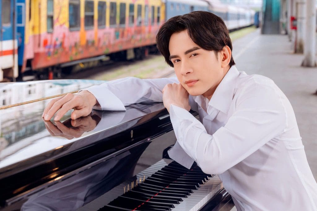 Gallery - Hoãn lịch vì bão lũ, Đan Trường ra mắt MV mới dành tặng toàn bộ doanh thu cho bà con ảnh hưởng vì bão lũ | Moli Star - image 3