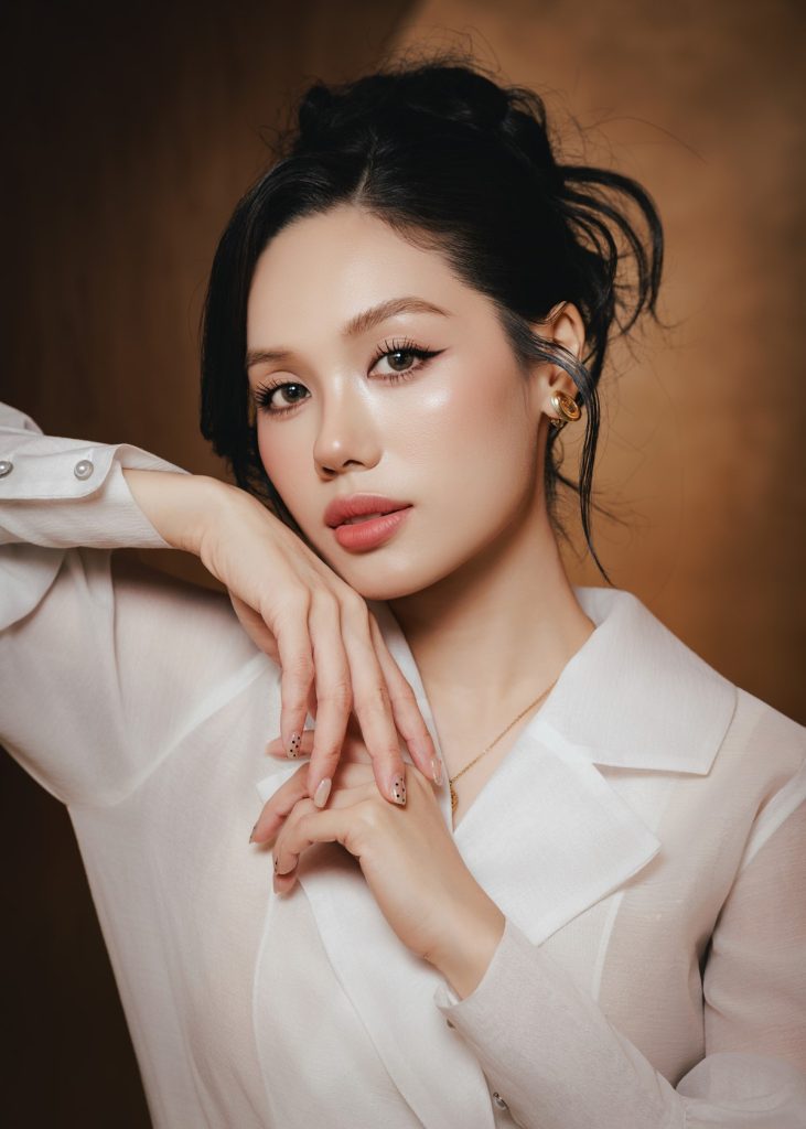 Gallery - Diễn viên Trâm Anh khẳng định: “Tôi sợ khán giả chỉ thấy mình đẹp mà không thấy mình diễn tốt” | Moli Star - image 2