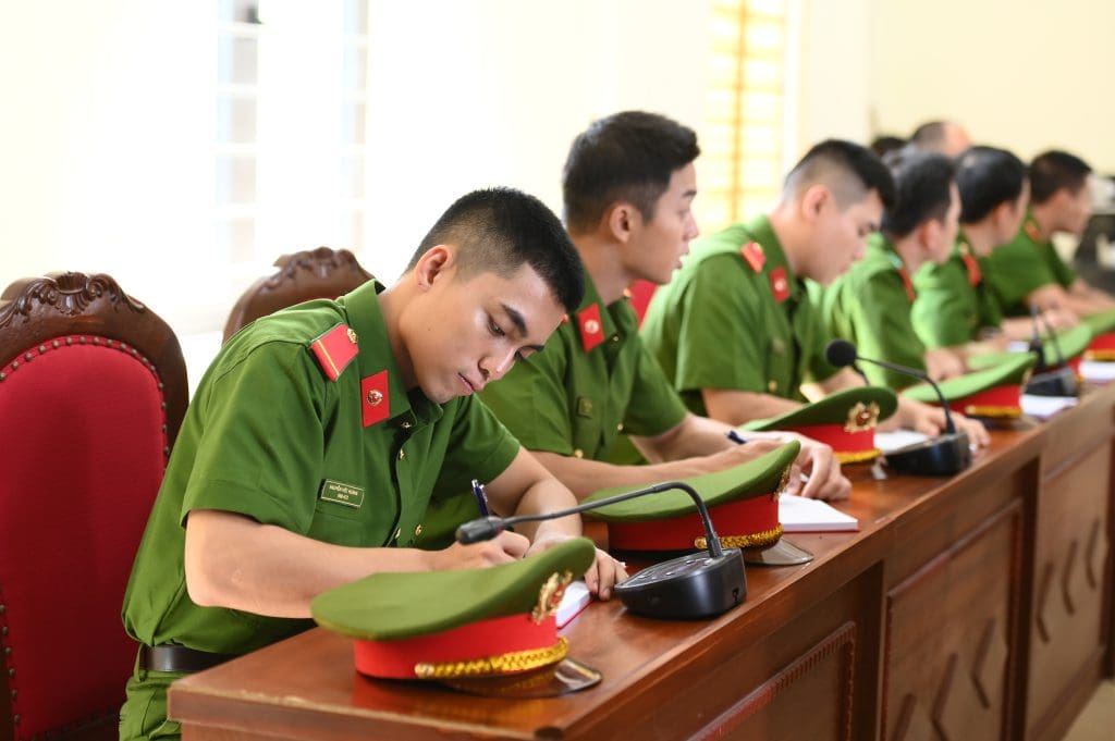 Gallery - “Chiến sĩ quả cảm” tập 13: MONO trải nghiệm trận chiến trong khói đạn giữa rừng núi Sơn La | Moli Star - image 4