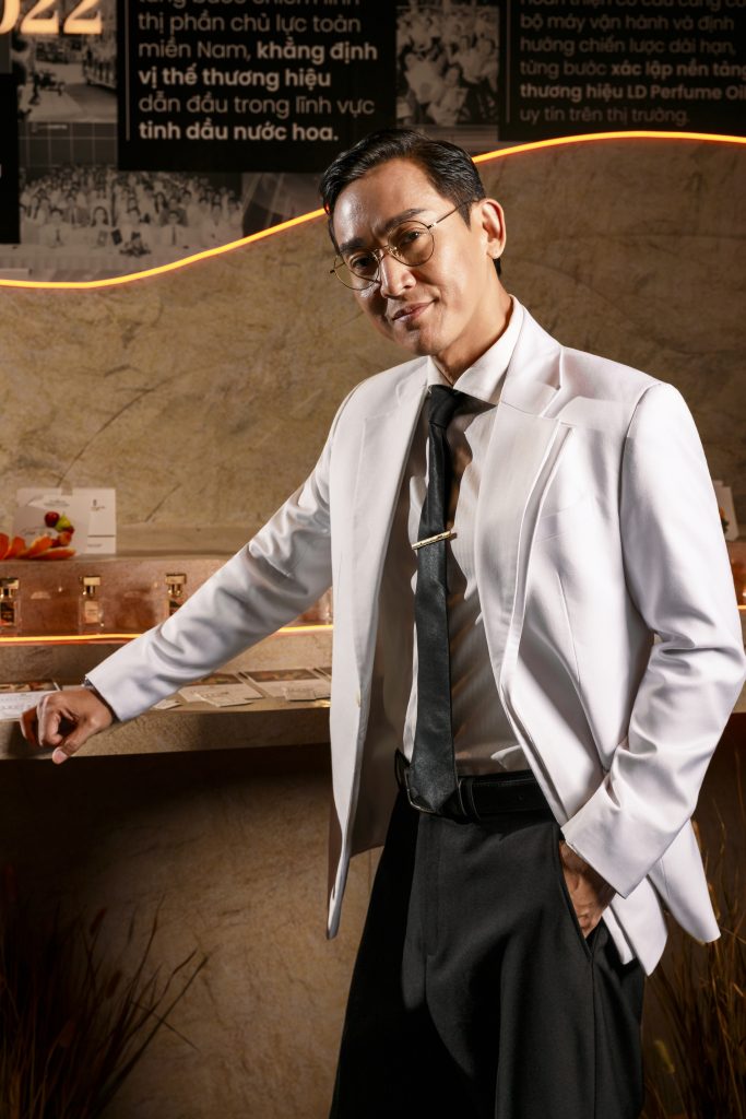 Gallery - Dàn sao tỏa sáng tại sự kiện nghệ thuật mùi hương: Hứa Vĩ Văn, Lê Hạ Anh chiếm spotlight | Moli Star - image 1