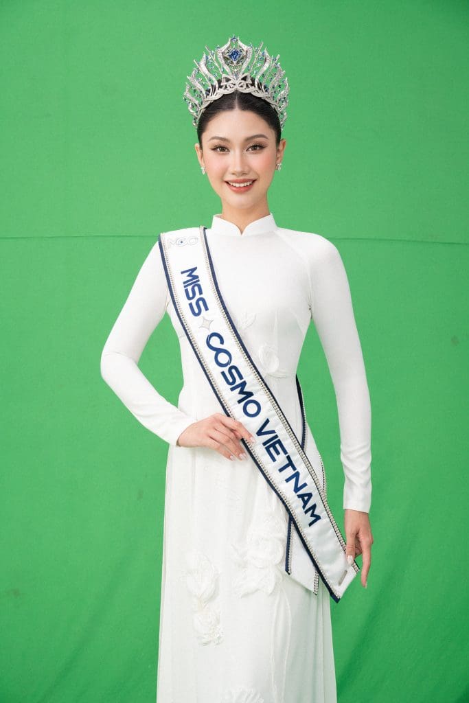 Gallery - ​​Hoa hậu Phương Linh biến hóa, khắc họa tình yêu Việt Nam trong hình hiệu Road To Miss Cosmo 2025 | Moli Star - image 3