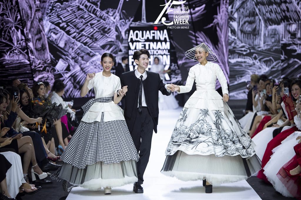 Gallery - Nguyễn Minh Công “biến hóa” 20 loại bánh dân gian miền Tây lên sàn runway trong triển lãm 10 năm làm nghề | Moli Star - image 4