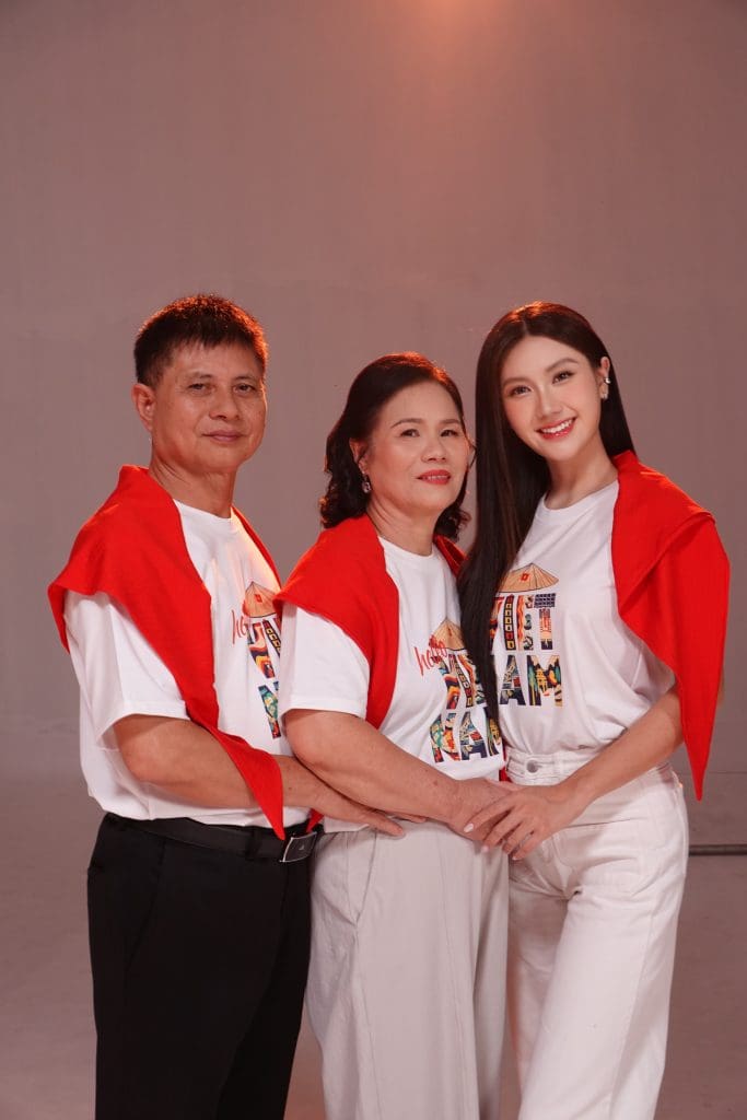 Gallery - ​​Hoa hậu Phương Linh biến hóa, khắc họa tình yêu Việt Nam trong hình hiệu Road To Miss Cosmo 2025 | Moli Star - image 7