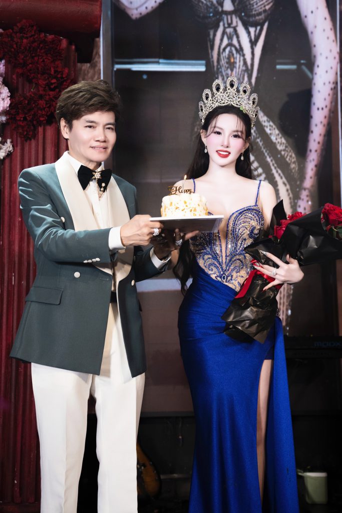 Gallery - Lâm Khánh Chi khoe đường cong, Hoàng Kim Ngân rạng rỡ trong tiệc sinh nhật của hoa hậu Kiều Vũ | Moli Star - image 4