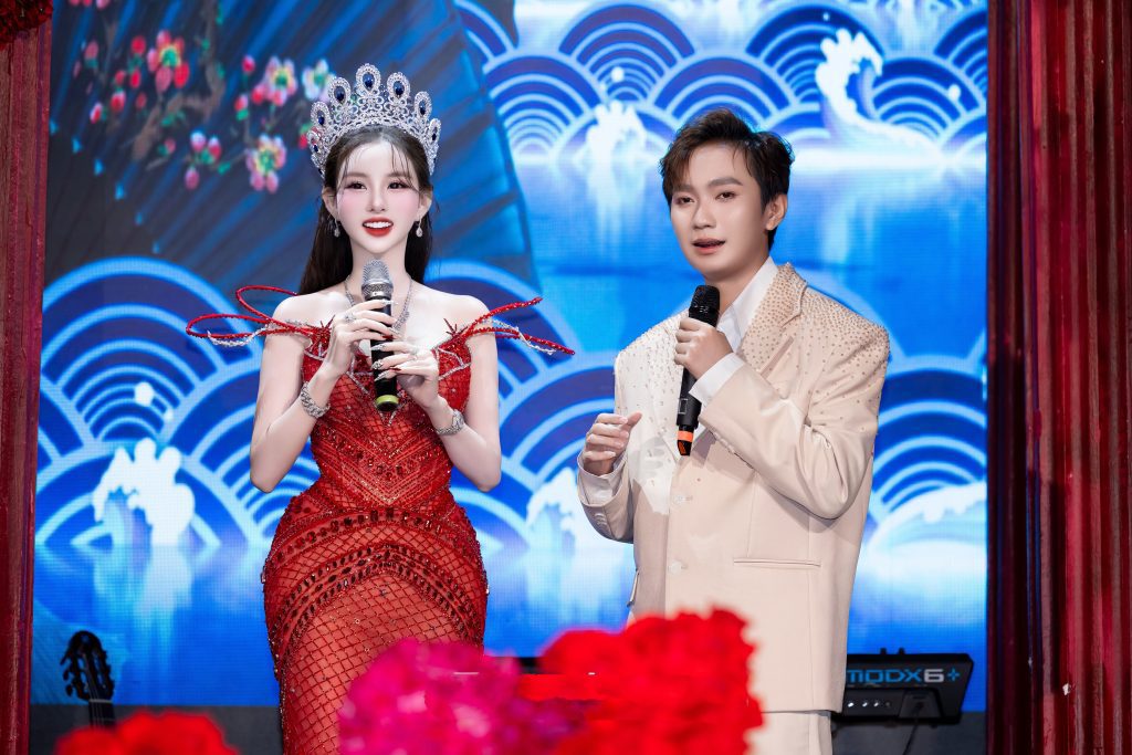 Gallery - Lâm Khánh Chi khoe đường cong, Hoàng Kim Ngân rạng rỡ trong tiệc sinh nhật của hoa hậu Kiều Vũ | Moli Star - image 5