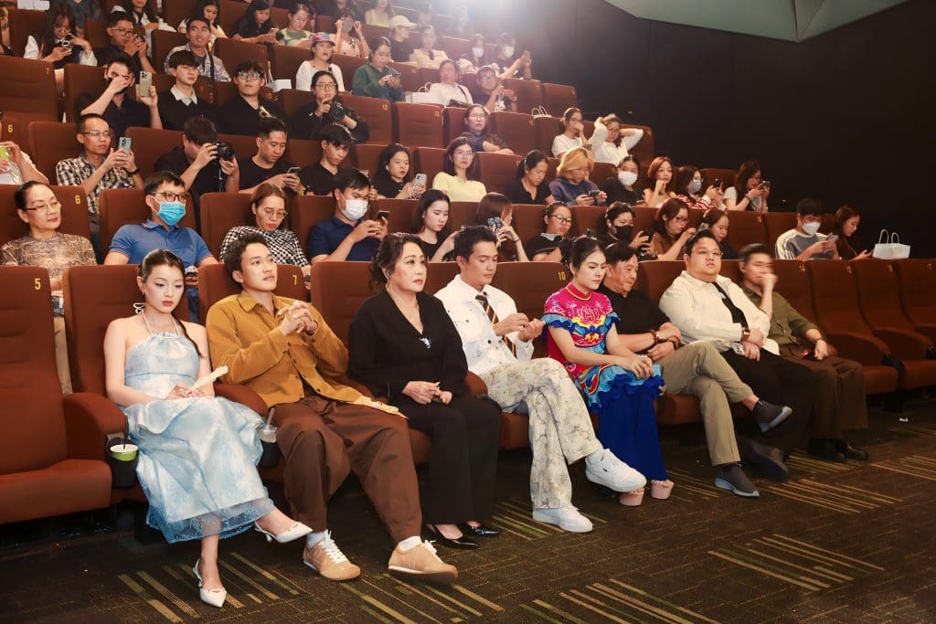 Gallery - Nghệ sĩ Thanh Hằng kể về 6 cú tát khiến Vân Trang bần thần trên phim trường “Nhà ma xó” | Moli Star - image 4