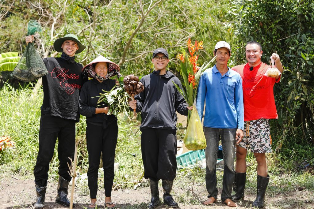 Gallery - Chi Pu, Hương Giang và Ninh Dương Story tá hỏa khi lần đầu chăm em tại tập 3 “Hàng xóm mới” | Moli Star - image 5