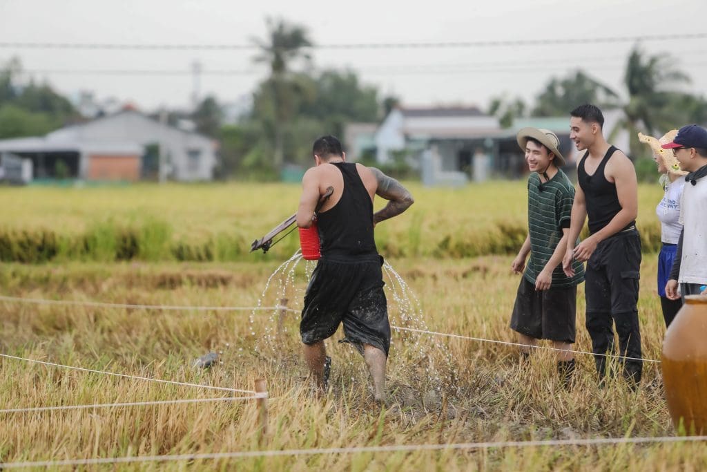 Gallery - “Chị Phiến” gặp sự cố khó đỡ, Ninh Anh Bùi – Nguyễn Tùng Dương tự hào kể lại dấu mốc cá nhân | Moli Star - image 3