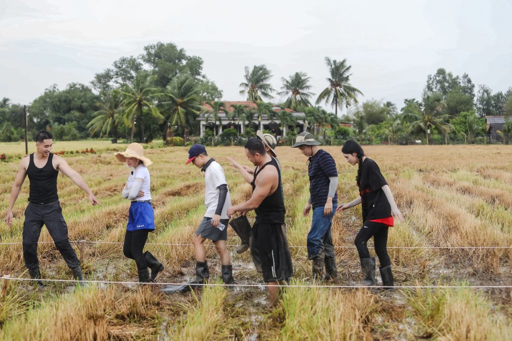 Gallery - “Chị Phiến” gặp sự cố khó đỡ, Ninh Anh Bùi – Nguyễn Tùng Dương tự hào kể lại dấu mốc cá nhân | Moli Star - image 5