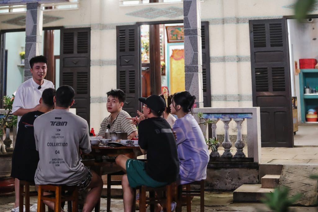 Gallery - “Chị Phiến” gặp sự cố khó đỡ, Ninh Anh Bùi – Nguyễn Tùng Dương tự hào kể lại dấu mốc cá nhân | Moli Star - image 6
