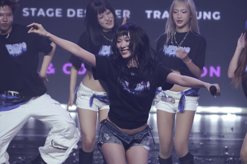 Gallery - Mỹ Mỹ khoe khả năng trình diễn ấn tượng, bùng nổ với fancon đầu tiên trong sự nghiệp | Moli Star - image 5