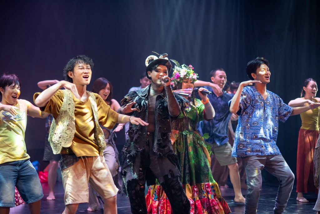 Gallery - Ca sĩ Phương Vy dẫn chồng Tây và con gái xem nhạc kịch “Once On This Island” | Moli Star - image 7
