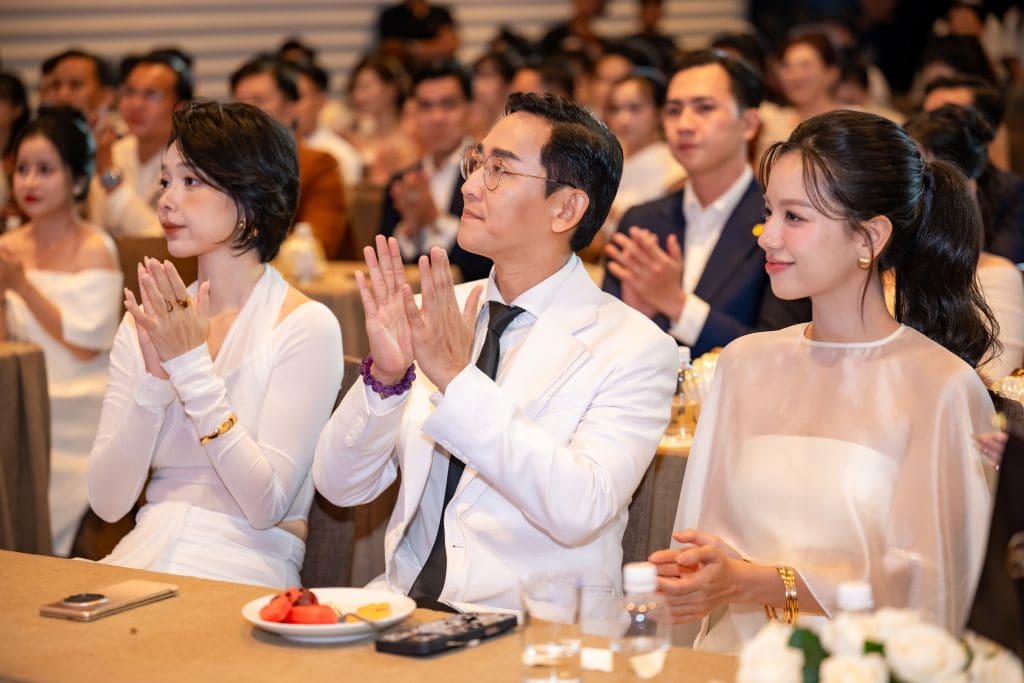 Gallery - Dàn sao tỏa sáng tại sự kiện nghệ thuật mùi hương: Hứa Vĩ Văn, Lê Hạ Anh chiếm spotlight | Moli Star - image 5