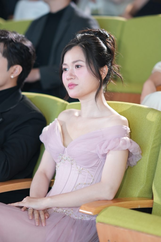 Gallery - Gin Tuấn Kiệt – Lâm Vỹ Dạ làm “thầy giáo – cô giáo” trong show thực tế mới “Trường học siêu sao” | Moli Star - image 2