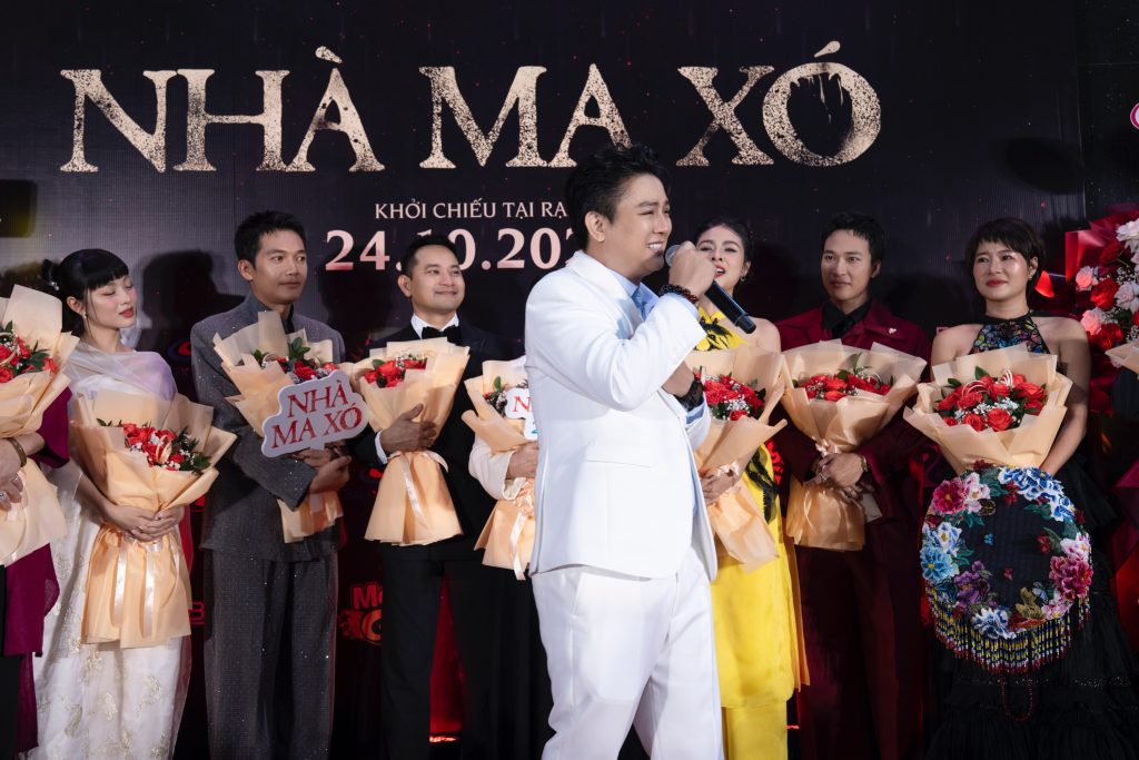 Gallery - Vân Trang – Huỳnh Đông sánh đôi nổi bật, Hoài Lâm bảnh bao trên thảm đỏ “Nhà ma xó” | Moli Star - image 1