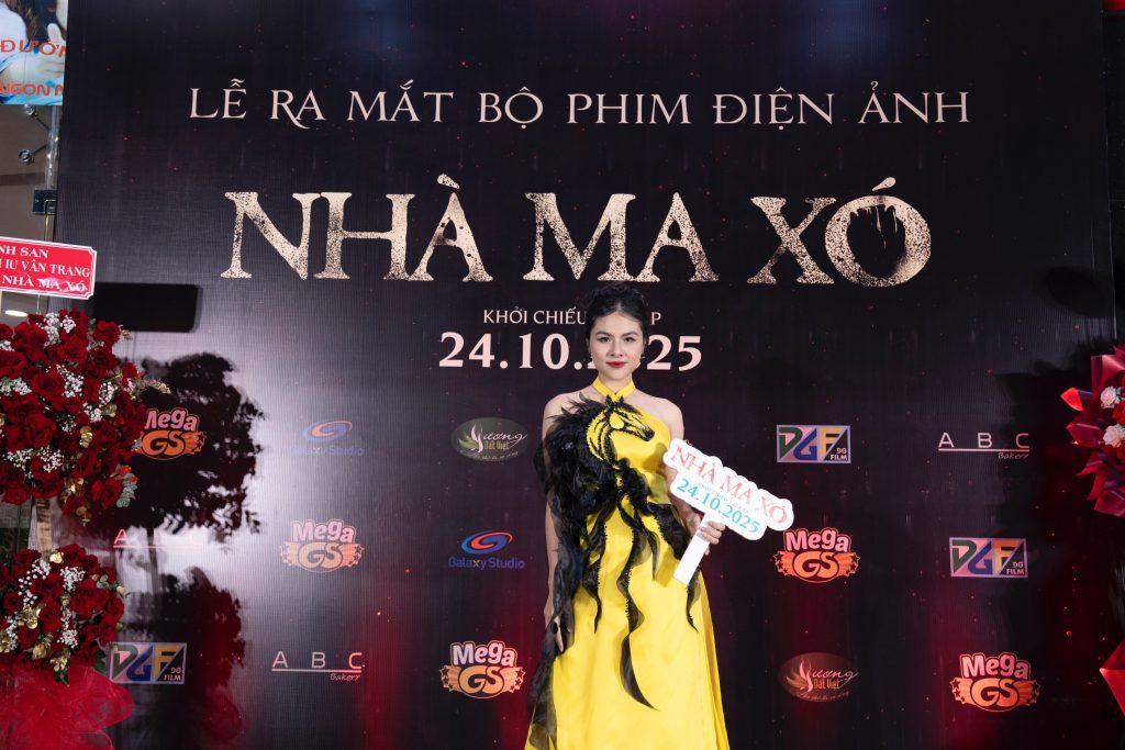 Gallery - Vân Trang – Huỳnh Đông sánh đôi nổi bật, Hoài Lâm bảnh bao trên thảm đỏ “Nhà ma xó” | Moli Star - image 2