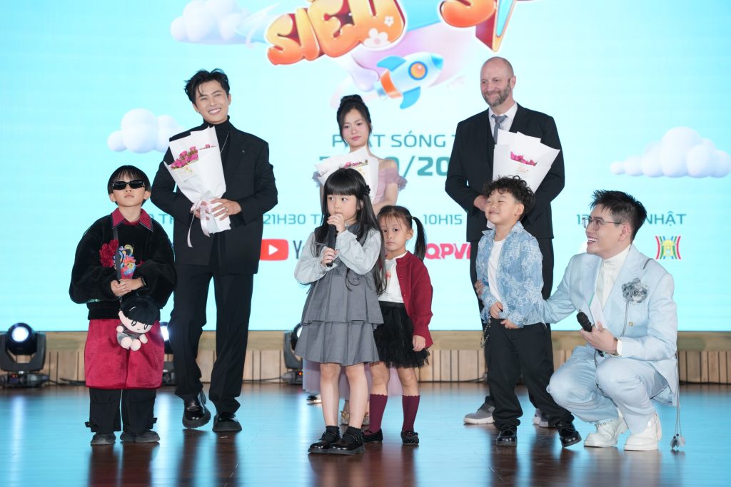 Gallery - Gin Tuấn Kiệt – Lâm Vỹ Dạ làm “thầy giáo – cô giáo” trong show thực tế mới “Trường học siêu sao” | Moli Star - image 5