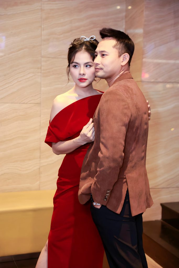 Gallery - Vân Trang – Huỳnh Đông sánh đôi nổi bật, Hoài Lâm bảnh bao trên thảm đỏ “Nhà ma xó” | Moli Star - image 5