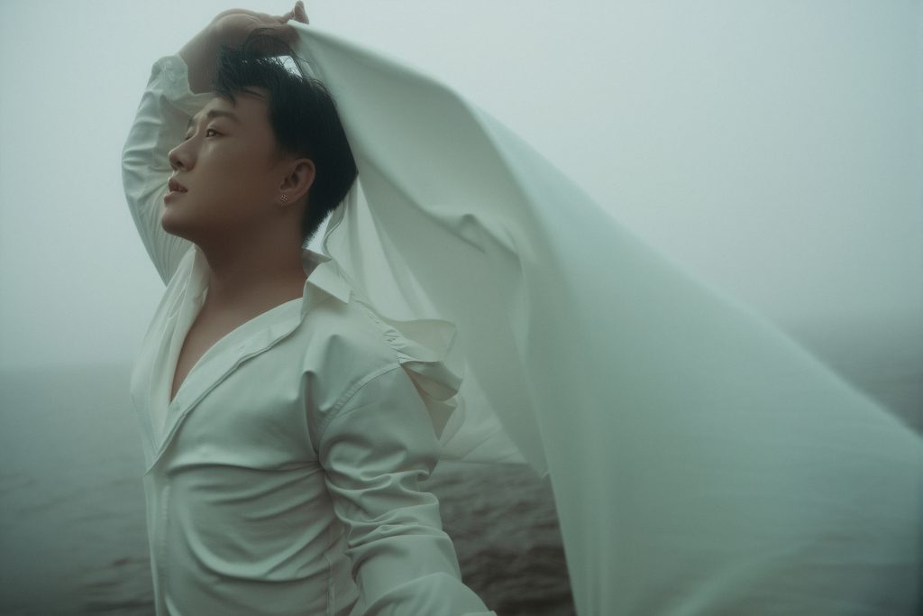 Gallery - Trung Quân mang tinh thần “wibu chính hiệu” vào MV ballad “Mỹ vị cuộc đời” | Moli Star - image 2