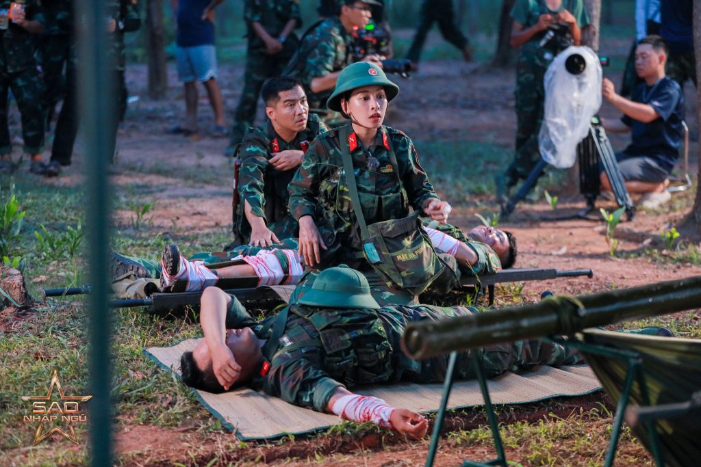 Gallery - Bình An ngạt thở khi làm nhiệm vụ, Chi Pu nghẹn ngào: “Bạn của tôi trong giới không nhiều” | Moli Star - image 1