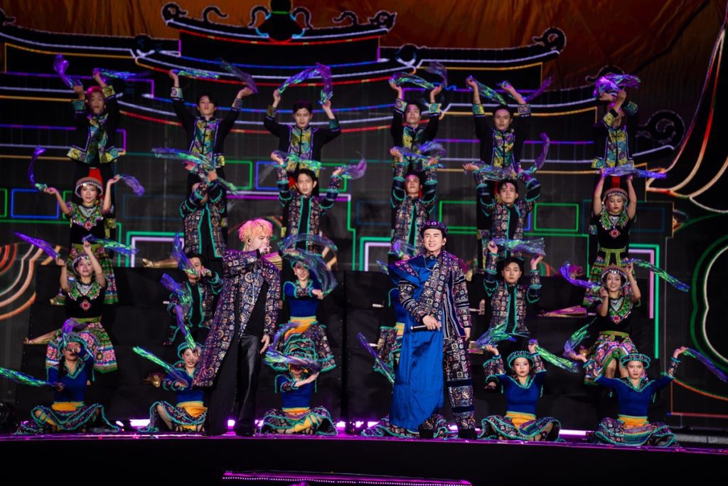 Gallery - Đan Trường bật khóc trước hàng chục ngàn khán giả trong live concert kỷ niệm 30 năm ca hát | Moli Star - image 3