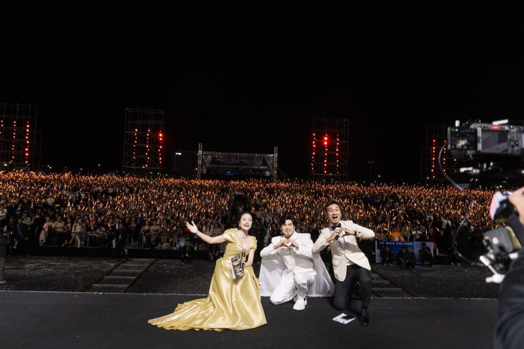 Gallery - Đan Trường bật khóc trước hàng chục ngàn khán giả trong live concert kỷ niệm 30 năm ca hát | Moli Star - image 5