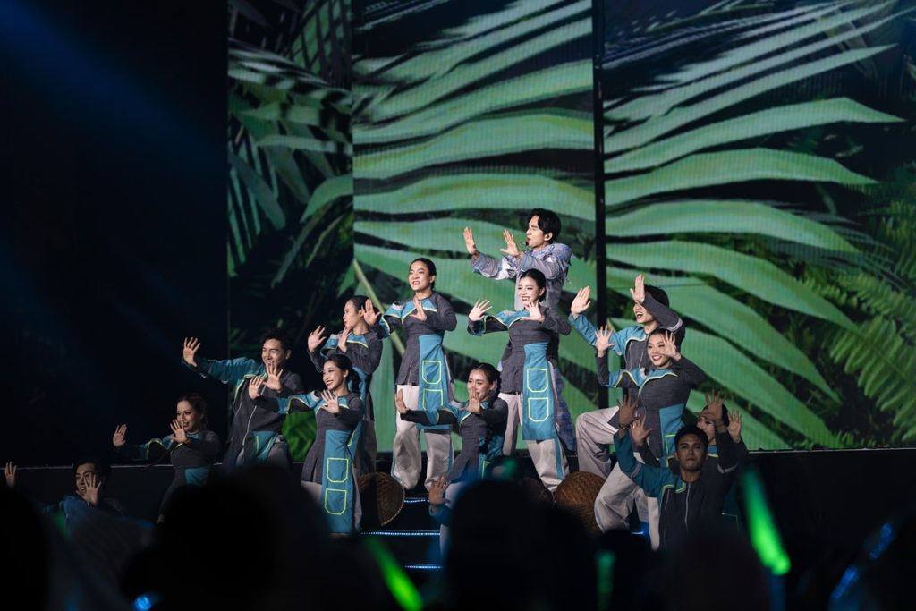 Gallery - Đan Trường bật khóc trước hàng chục ngàn khán giả trong live concert kỷ niệm 30 năm ca hát | Moli Star - image 8