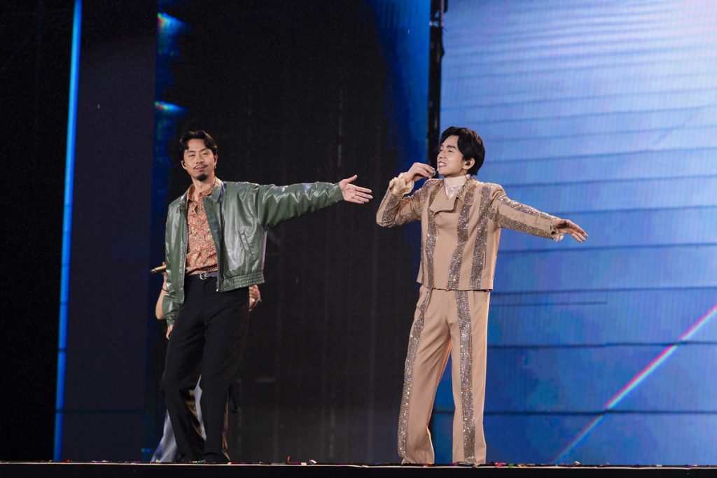 Gallery - Đan Trường bật khóc trước hàng chục ngàn khán giả trong live concert kỷ niệm 30 năm ca hát | Moli Star - image 9