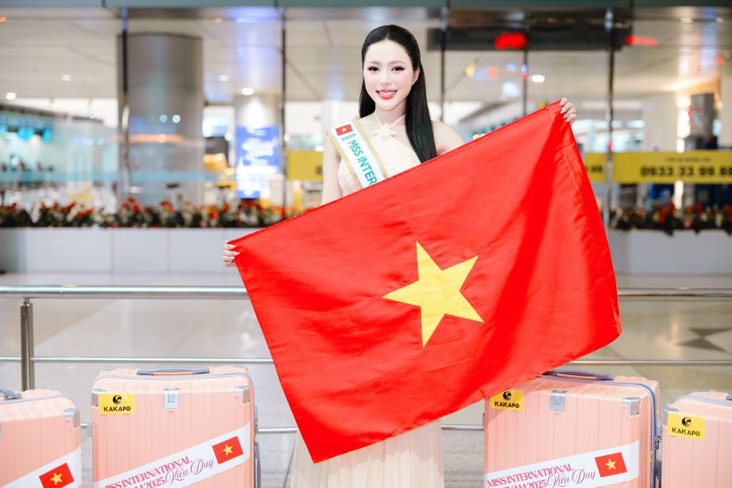Gallery - Hoa hậu Kiều Duy mang 100 kg hành lý, 30 bộ trang phục sang Nhật sẵn sàng cho cuộc thi Miss International 2025 | Moli Star - image 3