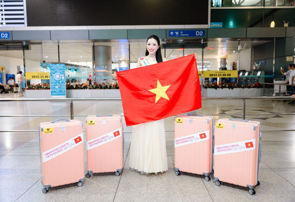 Gallery - Hoa hậu Kiều Duy mang 100 kg hành lý, 30 bộ trang phục sang Nhật sẵn sàng cho cuộc thi Miss International 2025 | Moli Star - image 4