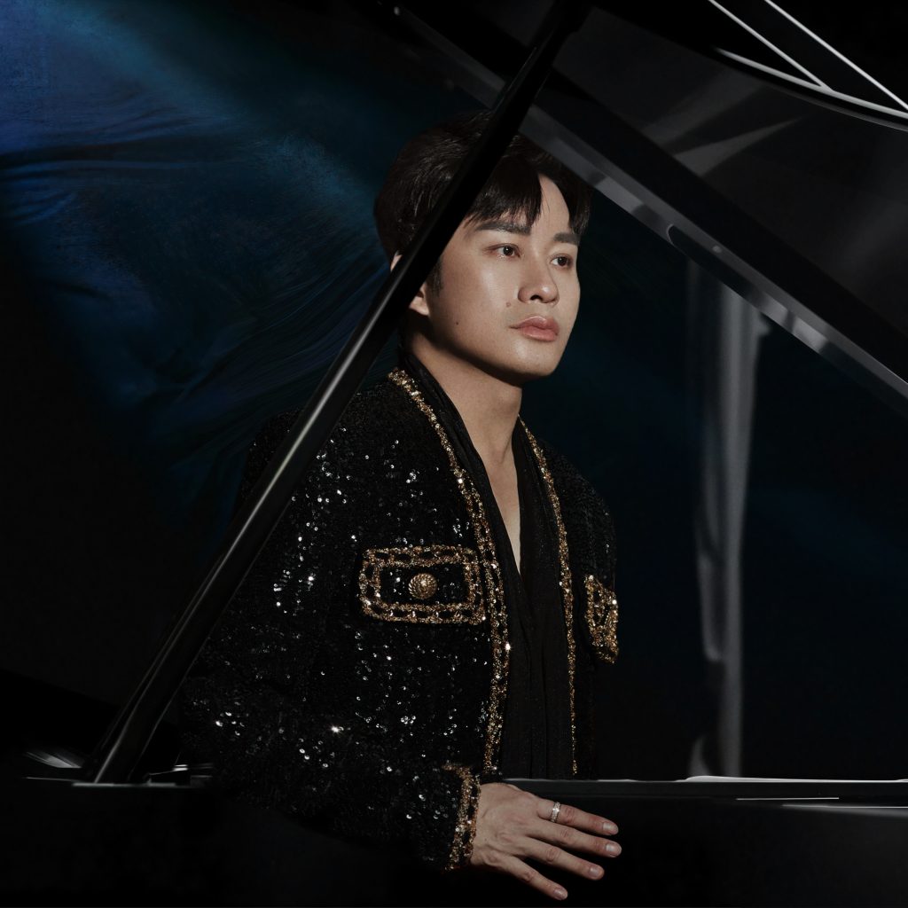 Gallery - Tùng Dương ra mắt đĩa than “The Voice – Timeless”: “Hát còn lỗi mới là con người chứ không phải A.I” | Moli Star - image 1