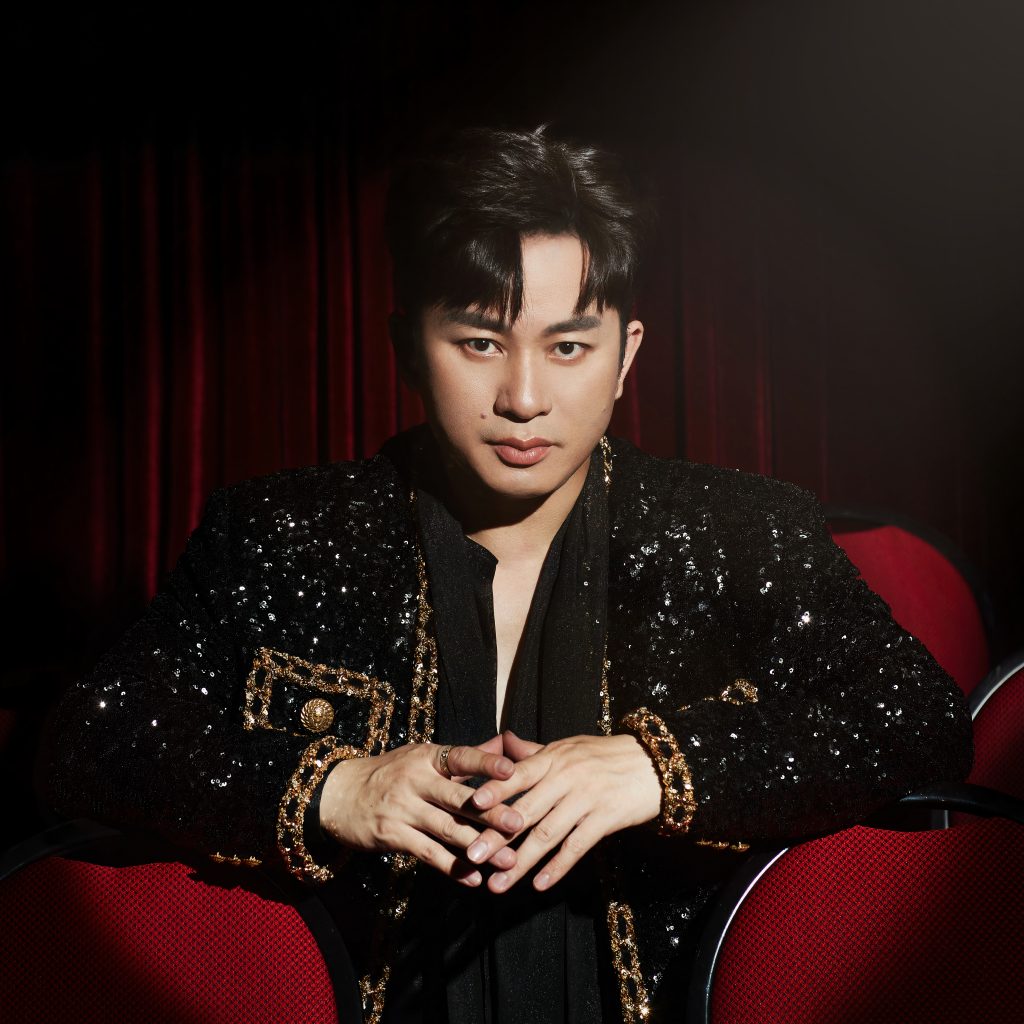 Gallery - Tùng Dương ra mắt đĩa than “The Voice – Timeless”: “Hát còn lỗi mới là con người chứ không phải A.I” | Moli Star - image 2