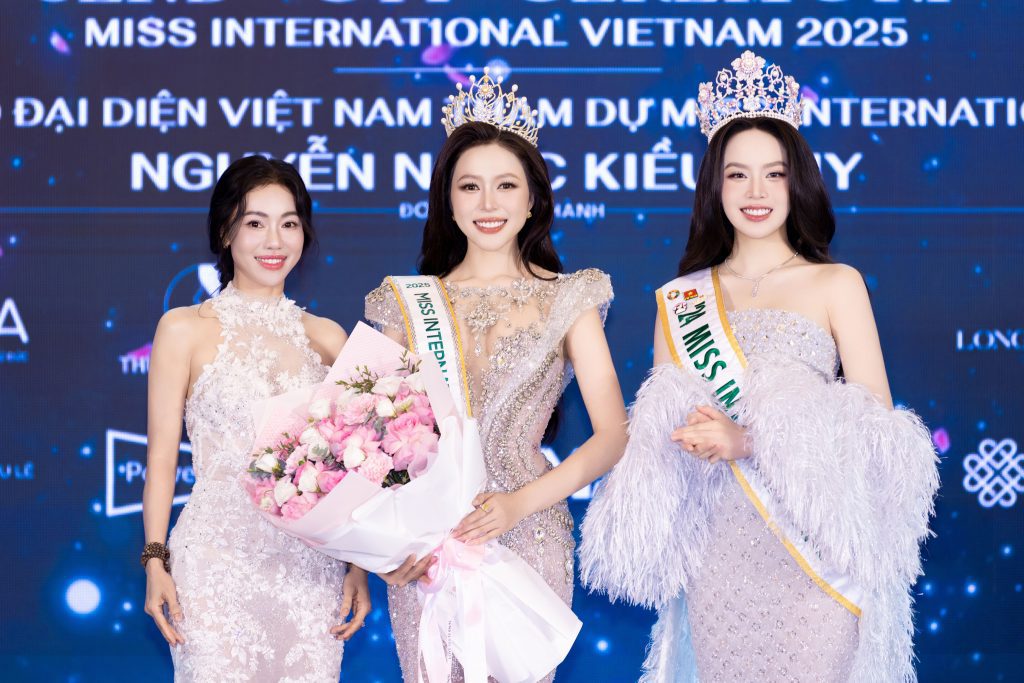 Gallery - Kiều Duy chính thức nhận sash từ Thanh Thủy, mang trang phục dân tộc “Cửu Long Ẩn Vân” đến Miss International 2025 | Moli Star - image 2